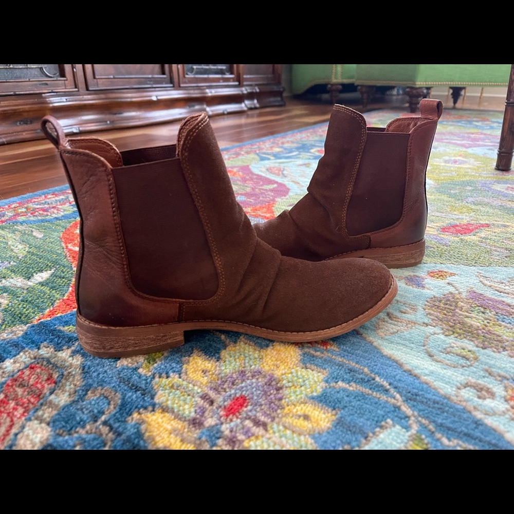 ROAN pull on leather suede Chelsea boots
